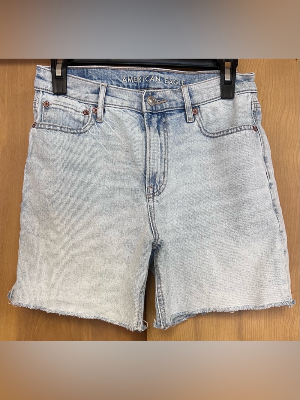 American Eagle Light Wash Denim Cutoff Frayed Hem Relaxed Short Jean Shorts
